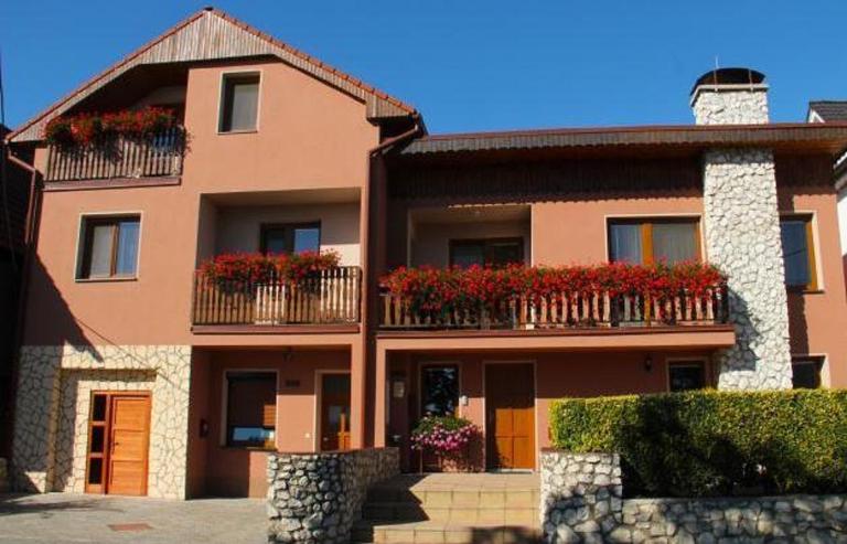 Penzion Vinařský dům PÁLAVA - B&B Strachotín