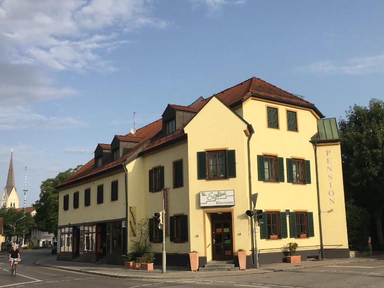 Eberl Hotel Pension München Feldmoching - B&B Munich