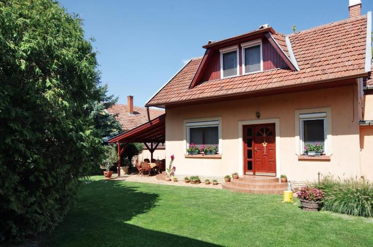 Erika Apartmanház - B&B Gyula