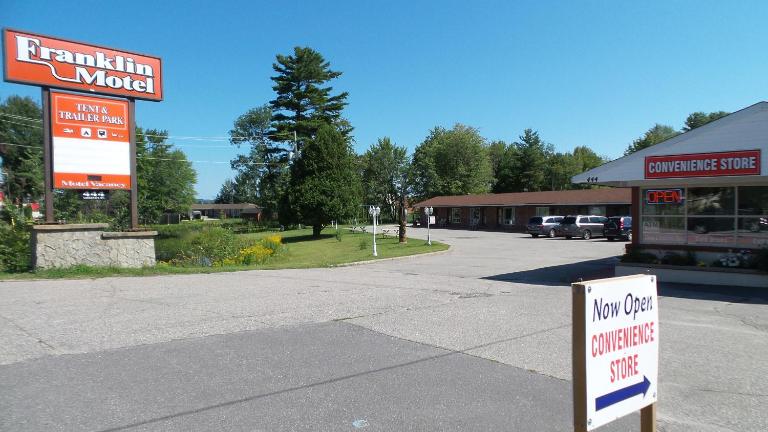 Franklin Motel, Tent & Trailer Park - B&B North Bay