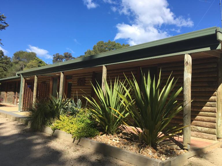 Mallacoota Log cabins - Bed and Breakfast Mallacoota