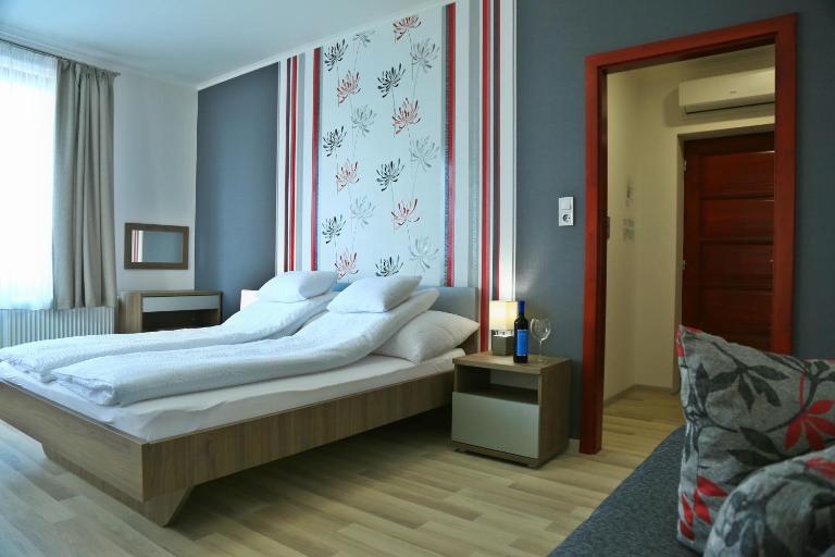 Sugó Panzió - B&B Baja