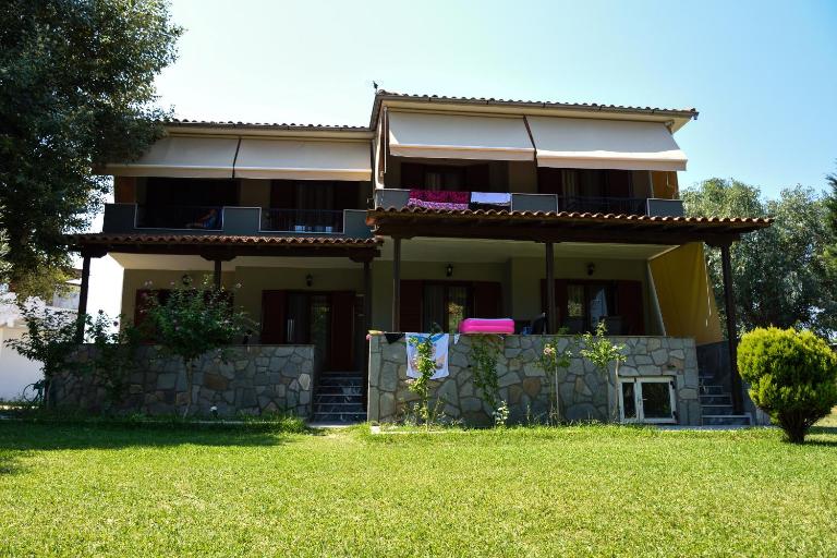 Anna Pousi Studios & Apartment - Chambres d'hôtes Órmos Panagías