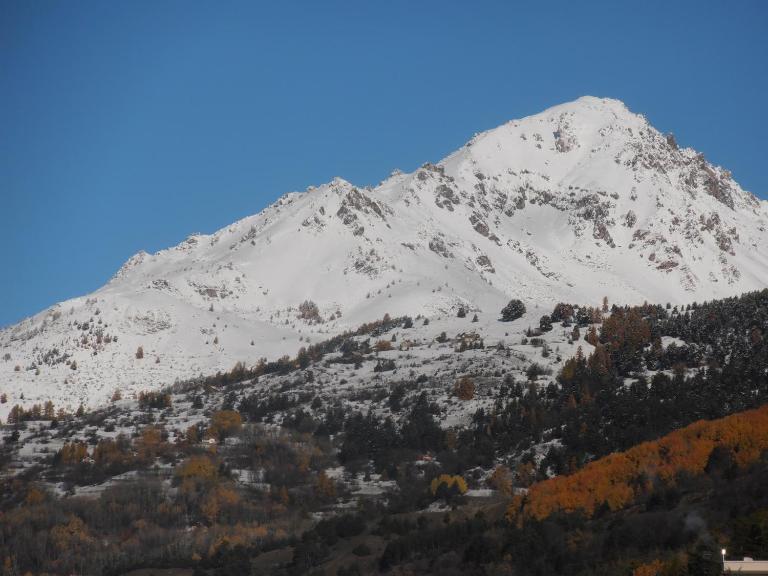 Chalet Bon Accueil - Jardin - B&B Briançon