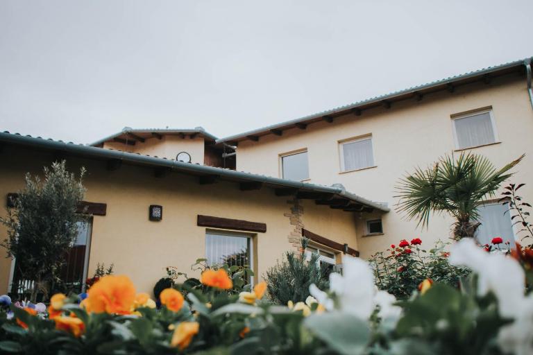SZÉP KERT VENDÉGHÁZ - B&B Szekszárd