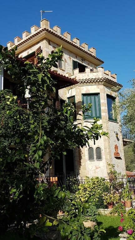 Castello Bellos Tower - B&B Koroni