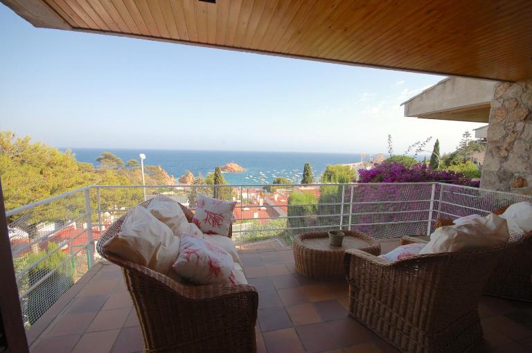 Lets Holidays Sailor House with Sea Views - B&B Tossa de Mar