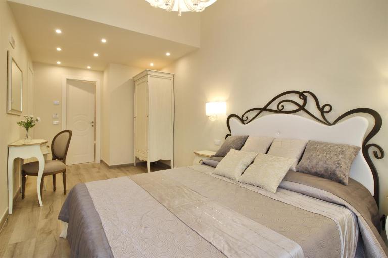 LUCCA IN CHIC - No Ztl, Free Parking, Priv Bath, Old City 550m - B&B Lucca