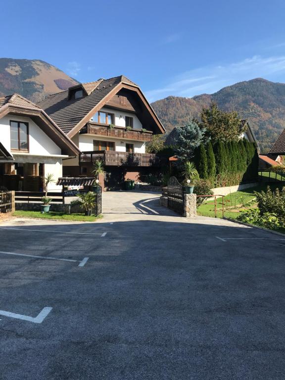 Apartmaji Seljak - B&B Preddvor