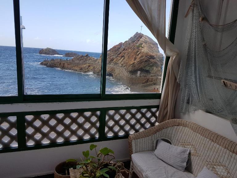 Ocean front La Maresia Holiday 2 Apartments - B&B Taganana