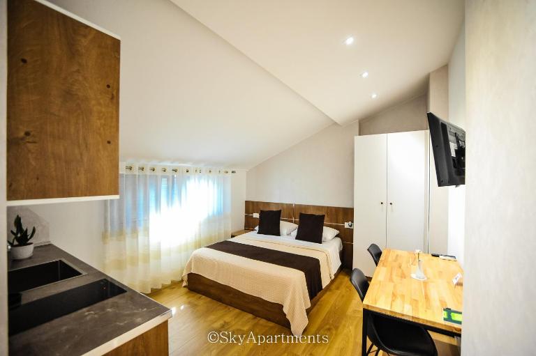 Sky Apartments - B&B Tirana