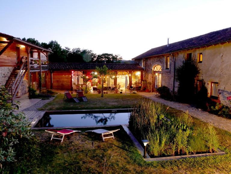 La Pierre Folle Chambres d'Hôtes - Bed and Breakfast Cluny