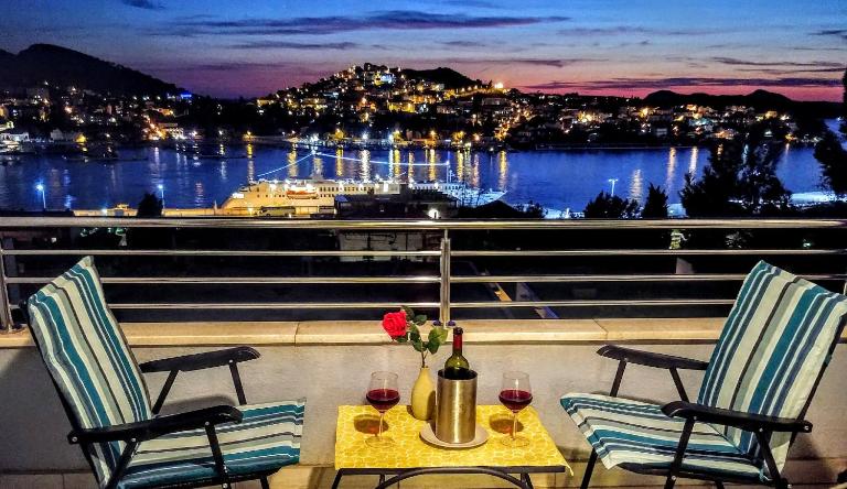 Dubrovnik 2 bedroom 2 bathroom sea view, private free parking - B&B Dubrovnik