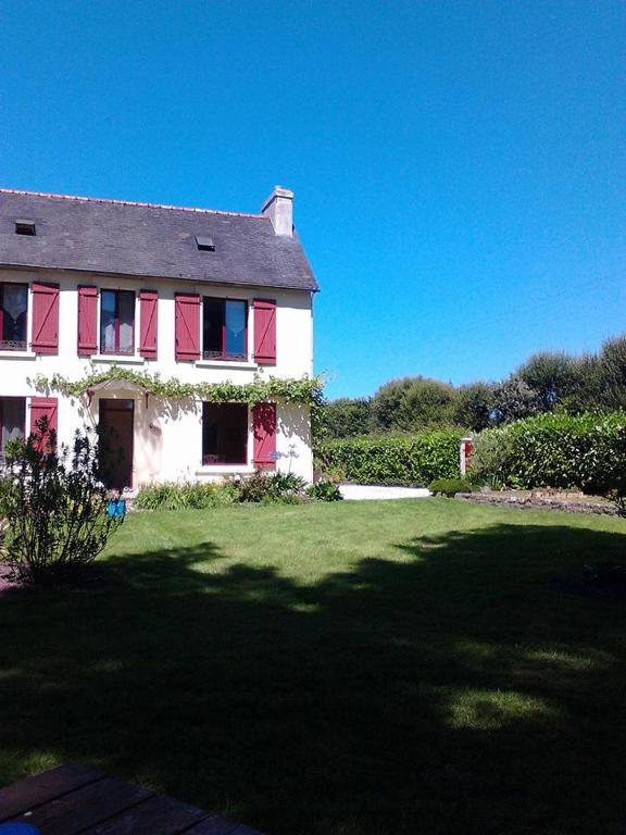 Mme Teurtroy, Chambres d'Hôtes La Prairie - Bed and Breakfast Gouesnach