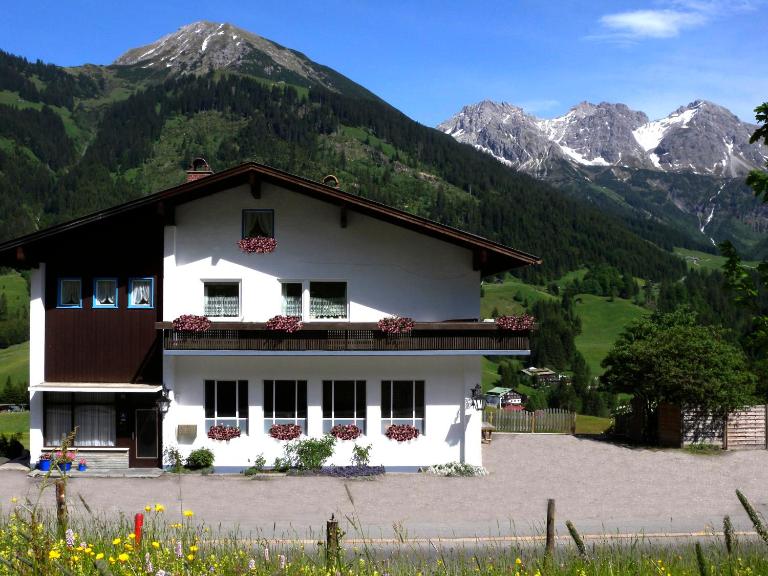 Apartmenthaus Ahorn - Ferienwohnung Mittelberg
