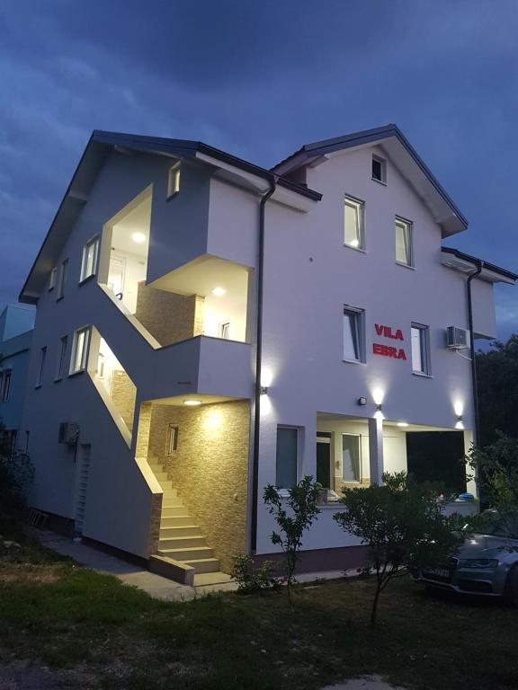 Apartmani Vila Ebra - B&B Utjeha
