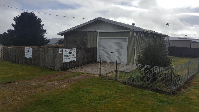 Waratah Falls Holiday Unit - Bed and Breakfast Waratah