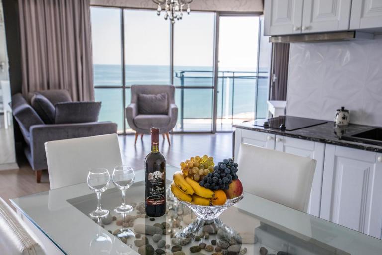 Tina's Apartments with Panoramic Sea view - B&B Batum