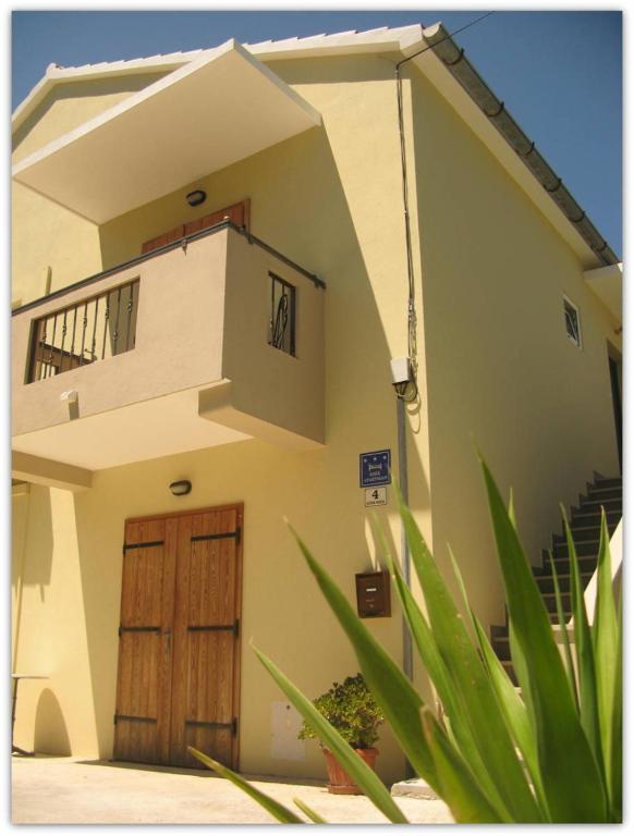 Bubi Hvar Apartments 1 - B&B Lesina