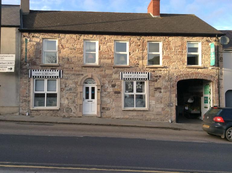 Comber Courtyard Apartment - Bed and Breakfast Comber