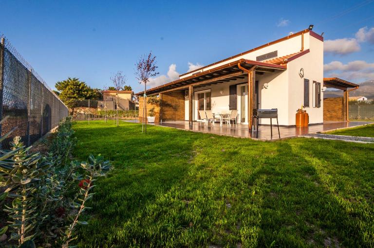 Villa Barbara...a 100 passi dal mare!!!! - B&B Lascari