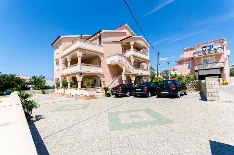 Apartments Biserka - B&B Novalja
