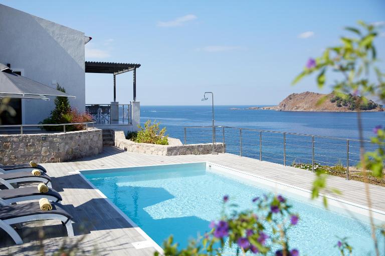 Eleia Seafront Rooms & Villas - B&B Pétra