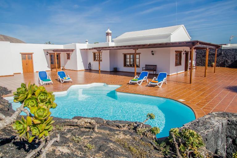 Casa Lola Lanzarote piscina climatizada y wifi free - B&B San Bartolomé