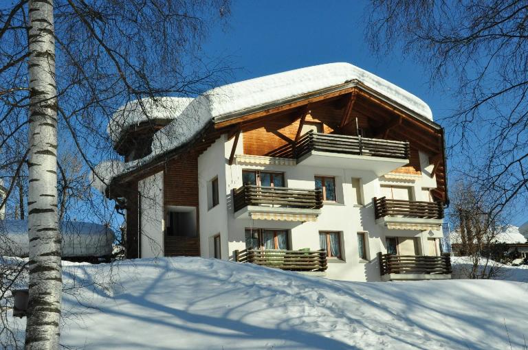 Lakeside - 3.5 Zimmer Ferienwohnung am Laaxersee - B&B Laax