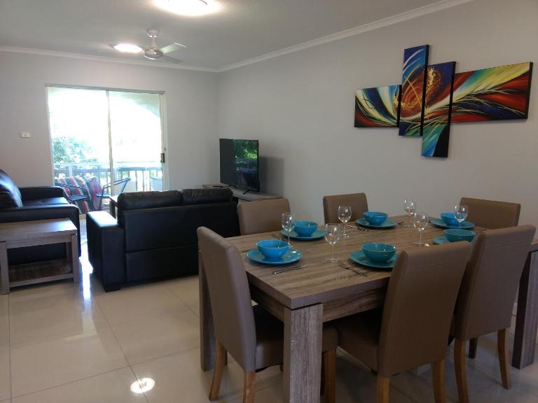 Oasis Private 2 Bed Apartment - B&B Caloundra