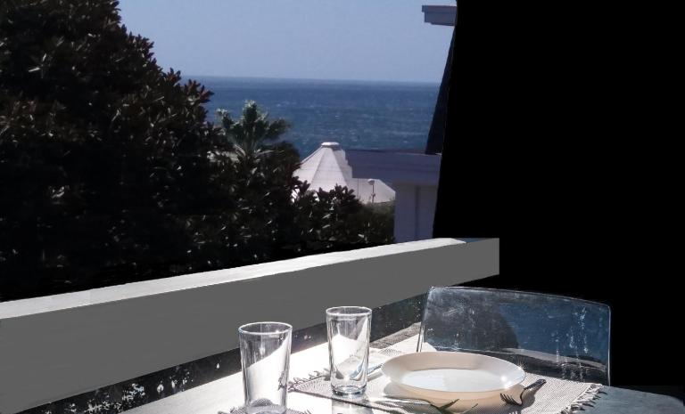 Cascais-Estoril BEACHFRONT Apartments - B&B Estoril