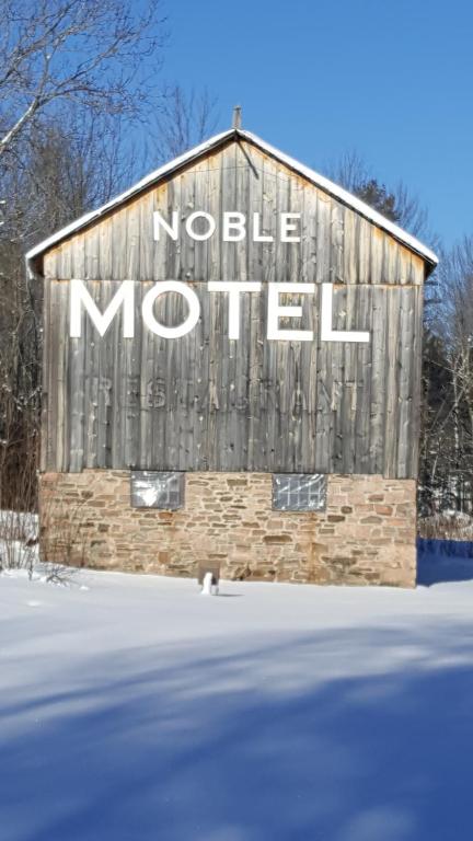 Noble Motel On Moore Lake - Bed and Breakfast Norland