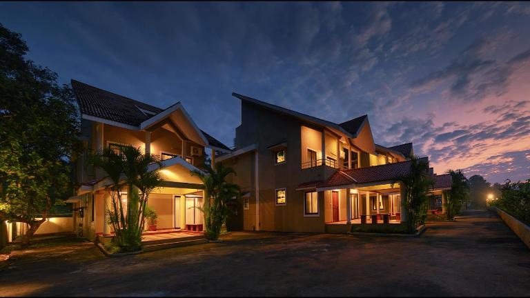TreeHouse Blue, Hotel & Villas - B&B Colva