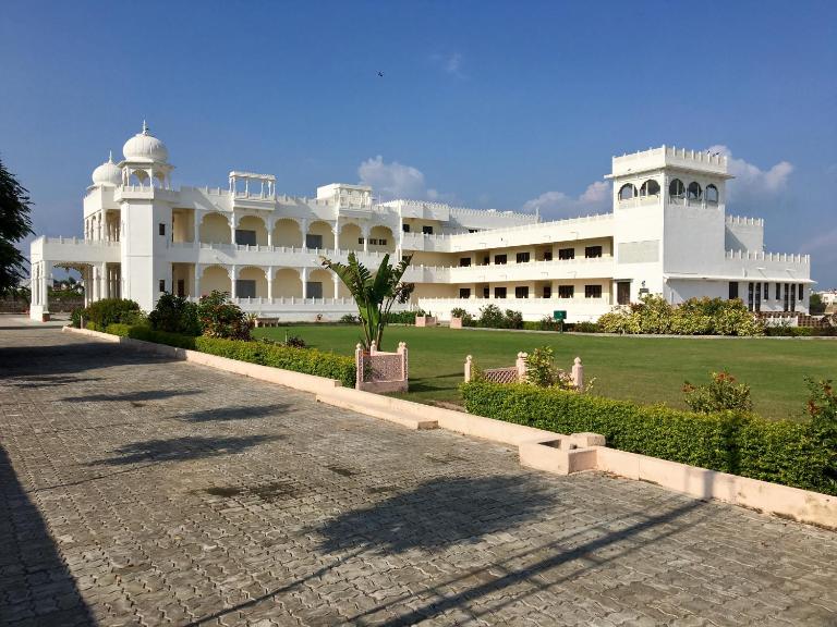 Dowlat Villas Palace-The Heritage - Bed and Breakfast Himatnagar