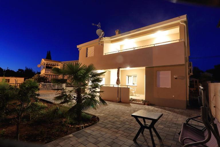 Apartments Kristina - Bed and Breakfast Bibinje