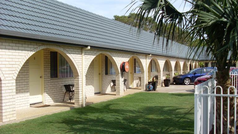 Sunshine Coast Airport Motel - B&B Merrigal