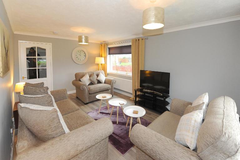Three Bedroom Spacious House - Bed and Breakfast Stirling