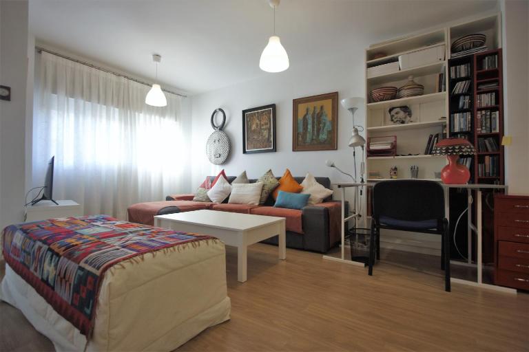 Bonito apart. con PARKING Y PISCINA - B&B Aljarafe