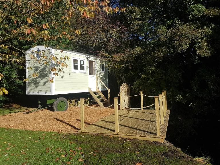 Waterside Shepherds Hut - B&B York