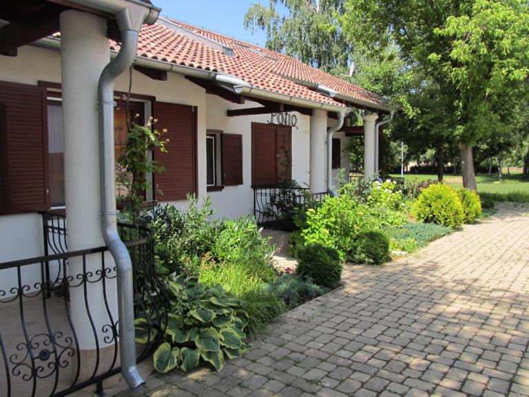 Villa Patio - B&B Patince