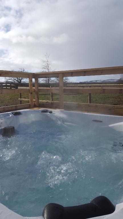 Ruth's Repose Shropshire Country Retreat with private hot tub & Stunning Views - Ferienwohnung Shrewsbury