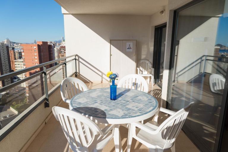 Apartamento con vistas al mar y piscina en La Niña - Bed and Breakfast Benidorm