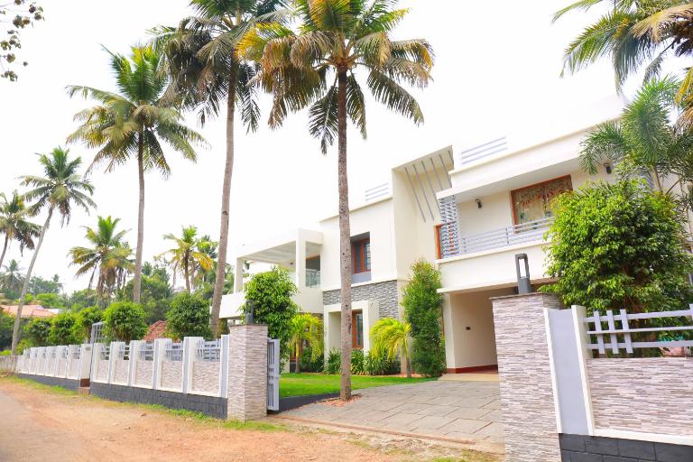 Shamrock Home Stay (5-Bedroom Bungalow) - B&B Tiruvalla