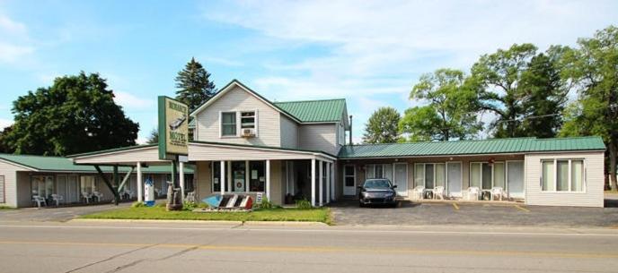 The Monarch Motel - B&B Cheboygan