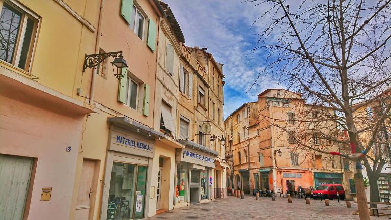Place de la Roquette, centre historique - B&B Arles