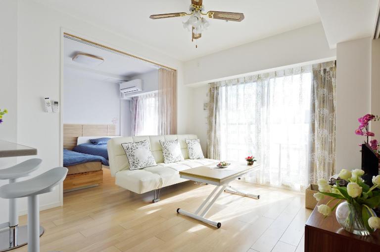 Crystal Exe Nipponbashi - Bed and Breakfast Osaka