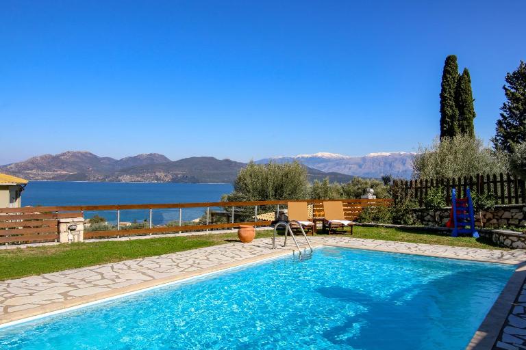 Villa Summer Breeze - Chambres d'hôtes Nikiána