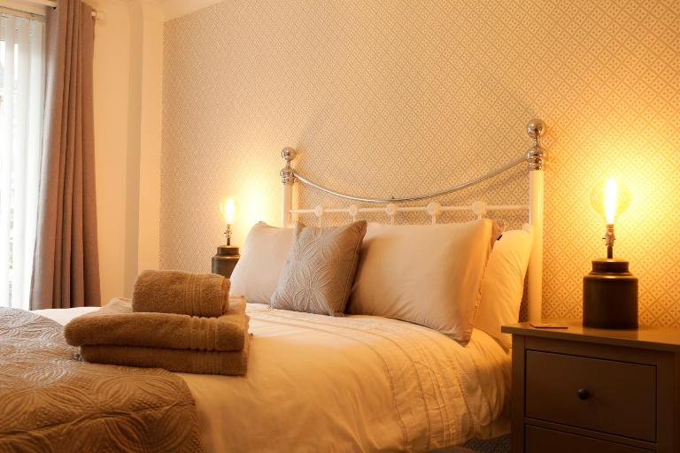 Newly refurbished 1 bed first floor apartment with wifi - B&B Cosham