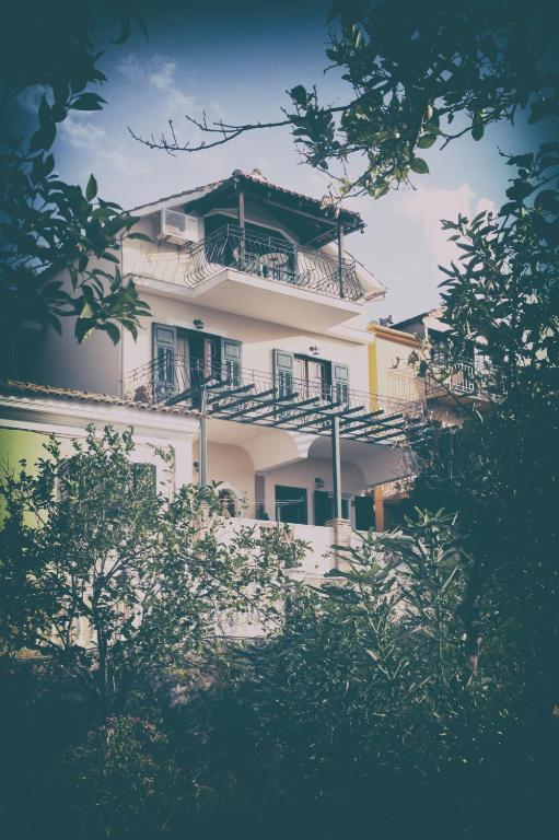 Photographer's Apartments - B&B Alikanas