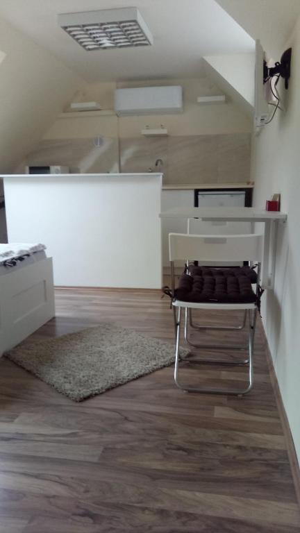 MiNa apartman - B&B Eger